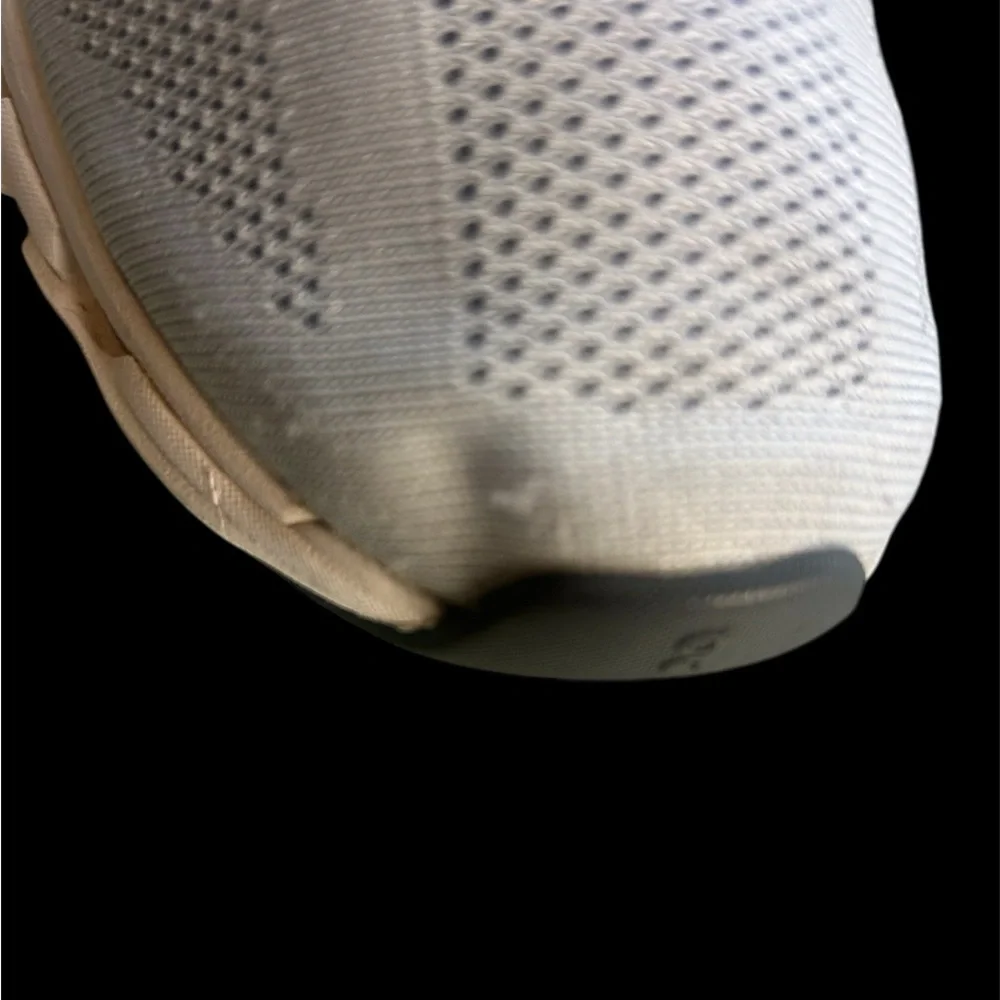 On Running Gray and White Athletic Shoes with Cloud Cushioning - Picture 4 of 9